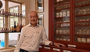 Apotheker Josef Fuchs schließt seine Stadt-Apotheke auf Ende Juni.