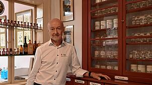 Apotheker Josef Fuchs schließt seine Stadt-Apotheke auf Ende Juni.