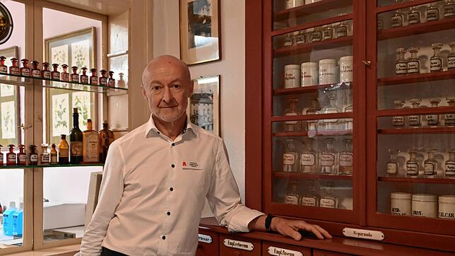 Apotheker Josef Fuchs schließt seine Stadt-Apotheke auf Ende Juni.