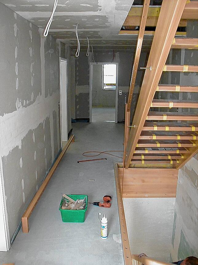 Der Blick ins erste Stockwerk vom Treppenaufgang. In der zweiten Etage darüber fand das lokale SÜDKURIER-Archiv ein Zuhause.
