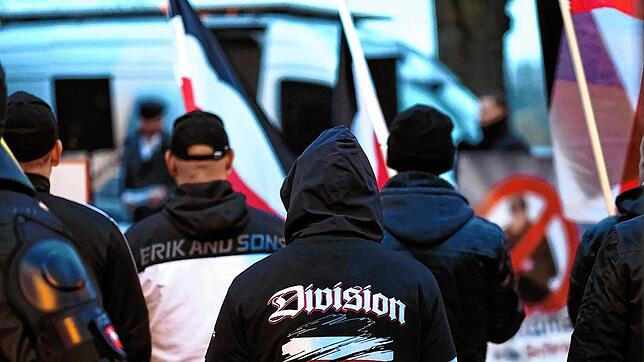 Rassisten, Islamisten, Demokratiefeinde und Reichsbürger im Land versuchen immer wieder, Kinder und Jugendliche gezielt zu beeinflussen.