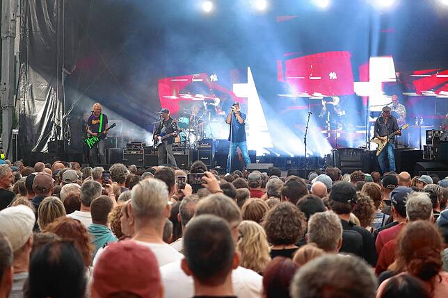 Bild 28: Fury in the Slaughterhouse rocken den Meersburger Schlossplatz
