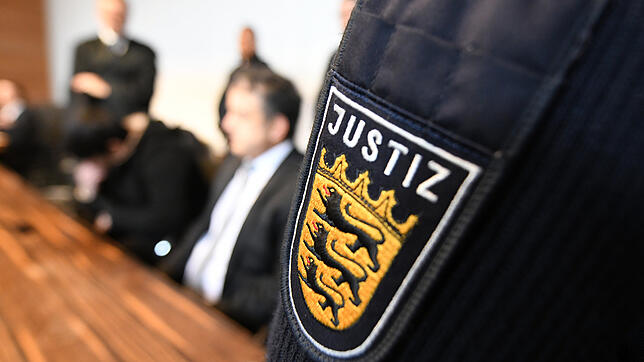 Der inzwischen verurteilte Hussein K. im Gerichtssaal des Freiburger Landgerichts. Er war es, der die 19-jährige Studentin Maria ...
