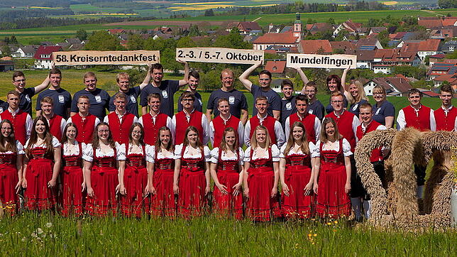 Die Landjugend Mundelfingen stellt sich vor ihr Dorf: Anfang Oktober richtet die Gruppe das diesjährige Kreiserntedankfest aus. Gefeiert ...