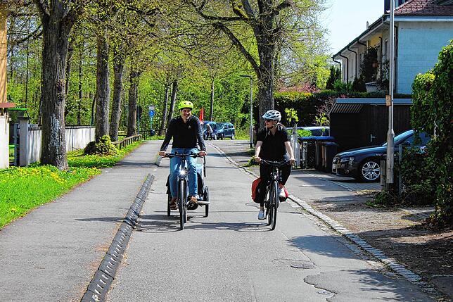 Den Großeinkauf erledigt Familie Spieß mit dem Fahrrad. Hänger, Satteltaschen – und rein mit den Sachen. Ein Mal pro Woche kommt ...