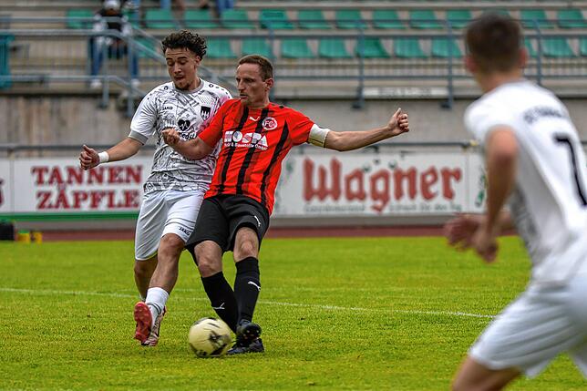 Bild 14: FC 08 Bad Säckingen unterliegt beim FC Tiengen 08 II mit 2:3 – und wir haben Fotos!