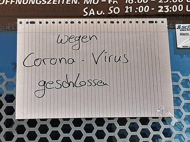 Im Kreis Sigmaringen kommt das öffentliche Leben zum Stillstand. Die Zahl der Corona-Fälle steigt rasant.