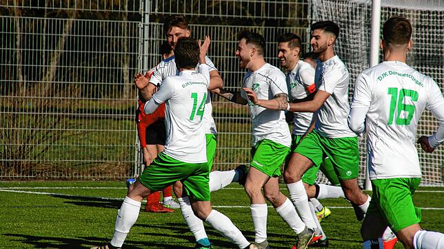 Schon nach sechs Minuten ließ Stephan Ohnmacht (links) die Donaueschinger im Pokalspiel gegen Au-Wittnau jubeln. Später legte der ...