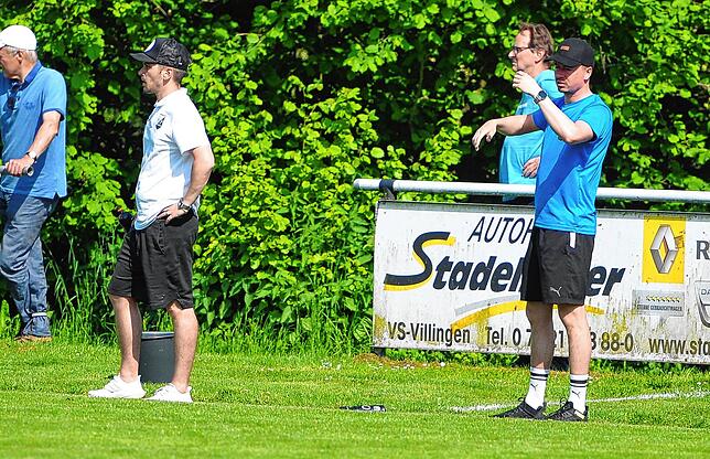 Das Schonacher Trainergespann an der Seitenlinie hofft auf die sportliche Wende ihrer Mannschaft.