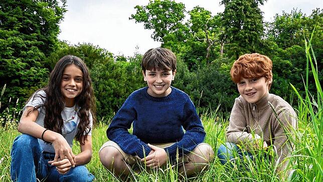Die Schauspieler Arabella Stanton, Dominic McLaughlin und Alastair Stout, die Hermine Granger, Harry Potter und Ron Weasley in der ...