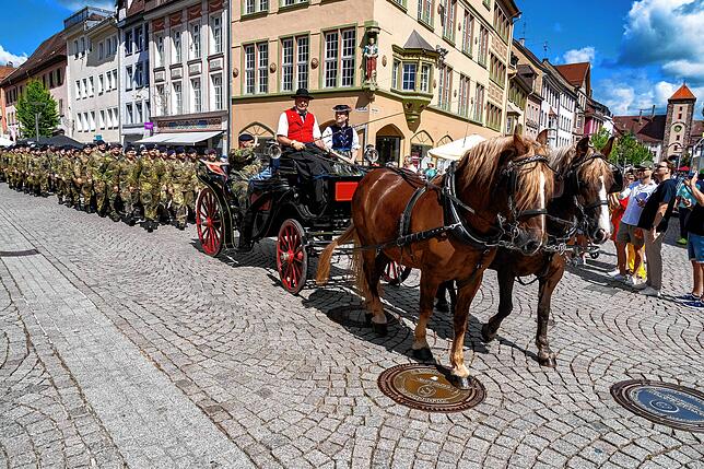 Bild 14: Die schönsten Impressionen von der Jubilumsparade der Pioniere durch die Innenstadt