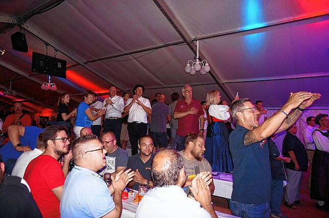 Bild 2: Chilbi: Stimmung pur im Festzelt beim Wunschkonzert