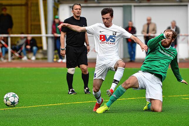 Bild 34: FC Erzingen gewinnt das Spitzenspiel mit 5:3 beim FC Zell &ndash; und wir haben Bilder!