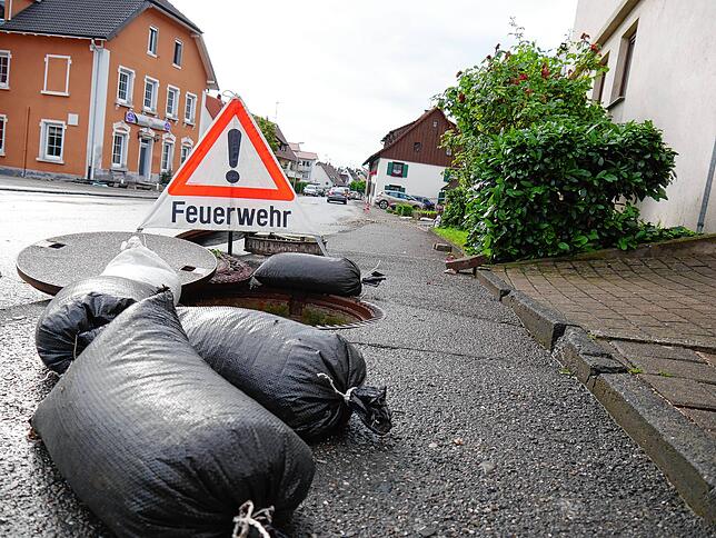 Schwere Überschwemmungen beschäftigten die Rettungskräfte in Mühlhausen. Die Aufräumarbeiten dauerten etliche Tage und Wochen.