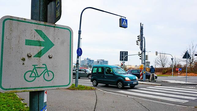 Wie kommen Radfahrer auf dem Veloring über den Colsmanknoten?