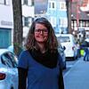 Miriam Rück, hier bei einem Fototermin in Markdorf, wirbt für Empathie mit den Geflüchteten, man solle aber auch eine gesunde Distanz ...