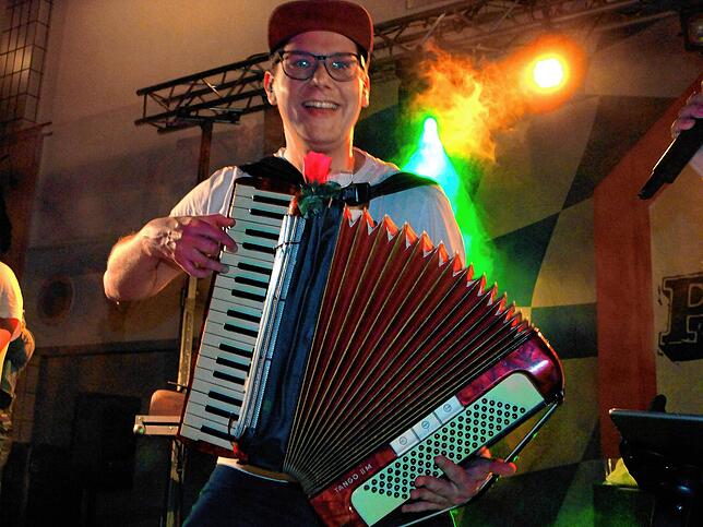 Bild 24: Viva Las Vegas &ndash; Bilder vom Holzhauerball im Milchwerk (3)