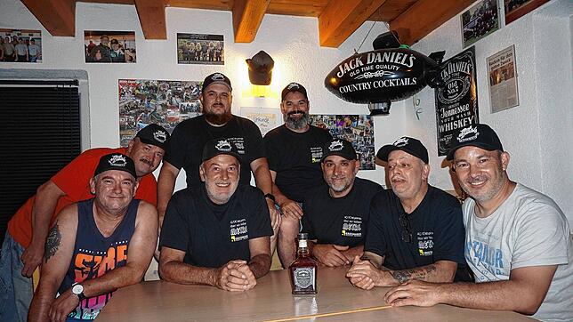 Die Jacky Connection bringt den Rock nach Unadingen, so auch die AC/DC-Coverband Barock. Die Mitglieder von links: Oliver Müller, ...