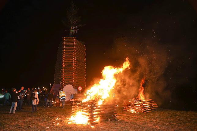 Bild 36: Litzelstetten 2025: Diese Funkenfeuer-Bilder fangen die Tradition perfekt ein!