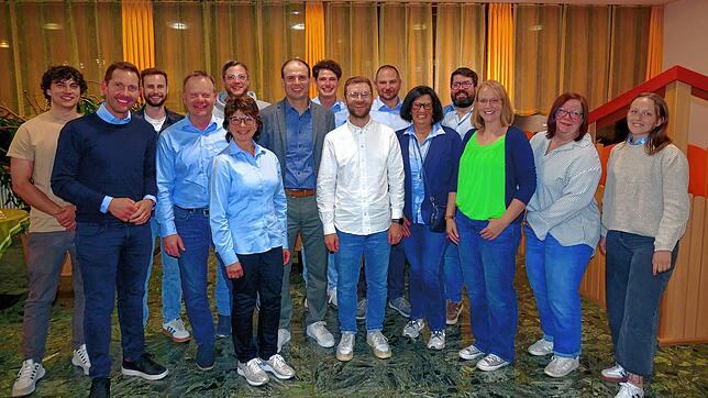 Der neue Vorstand (von links): Jakob Thumm, Florian Bürk, Nico Reiser, Stephan Reiser, Andreas Nolle, Monika Neusch, Johannes Unger, ...