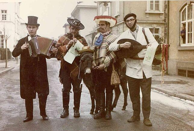 Straßenfasnacht vom Feinsten: eine Lumpenkapelle in Rheinfelden.