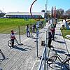 Verschäfte Maßnahmen: Die Grenzabsperrung wurde durch einen zweiten Zaun verstärkt, so dass ein direkter Kontakt ausgeschlossen ist. ...