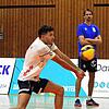 Trainer Christian Pampel (Mitte) war nach dem 3:1-Erfolg in Leipzig mit der Leistung seiner Mannschaft (Libero Lars Hammer, links, und ...