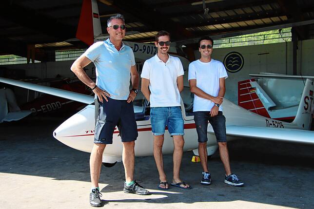 Drei der Fluglehrer auf dem Flugplatz Stahringen (von links): Markus Wassmer, Julian Jurtz und Robin Bretzke