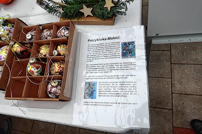 Bild 11: Groß und Klein trotzen beim Weihnachtsmarkt Rickenbach dem Schmuddelwetter