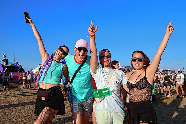 Bild 9: Wilde Outfits in Sicht: Das sind die modischsten Leute auf dem Southside Festival 2025