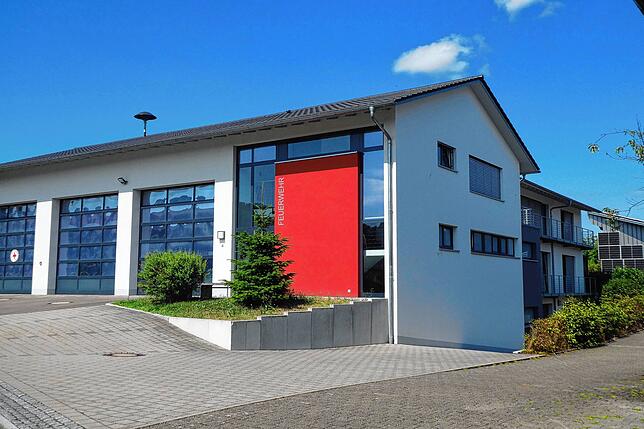 Das funktionell und modern gestaltete Bürgerhaus in Lienheim beherbergt Feuerwehrgerätehaus, DRK-Fahrzeugunterstand und Vereinsräume. ...