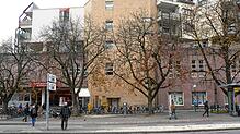 (Archivbild) Nach dem Angriff im Bereich der Kreuzung Zähringerplatz/Allmannsdorfer Straße entfernte sich der Mann auf seinem Fahrrad ...