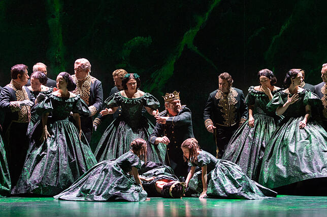 In Andreas Homokis Inszenierung von „Nabucco“ tauchen Abigaille und Fenena auch als kleine Mädchen auf.