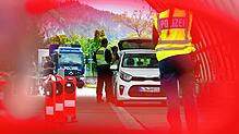 Beamte bei einer Grenzkontrolle, hier der bayerischen Grenzpolizei.