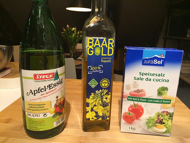 Apfelessig, Rapsöl und Salz – diese drei größtenteils regionalen Produkte stehen derzeit nur zum Würzen und Verfeinern zur Verfügung. ...