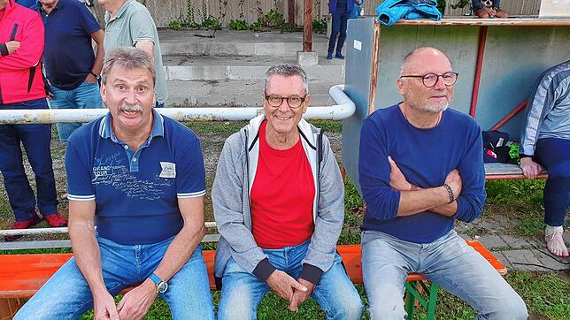 Bild 5: Zwölf Tore fallen beim Derby der Legenden in Rheinfelden &ndash; und wir haben die Bilder!