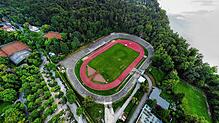 Eigentlich eine Perle am Bodensee: Ein Stadion umringt von Bäumen und direkt am Wasser. Doch das Bauwerk weist seit Jahren etliche ...