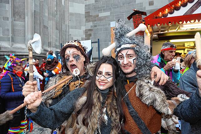 Bild 14: Bunt, bunter, Konstanzer Fasnacht: So fantasievoll geht es auf dem Münsterplatz zu