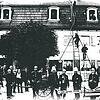 Zu einer Feuerwehrprobe um das Jahr 1912 in der heutigen Schaffhauser Straße 73 wurde ein Fotograf bestellt. Kommandant war seinerzeit ...