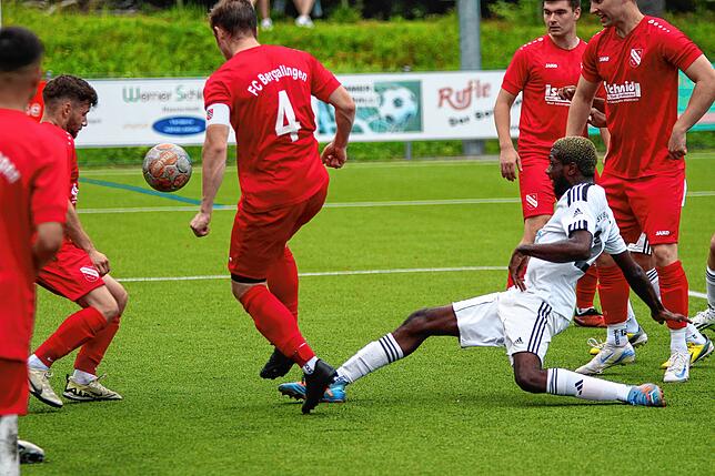 Bild 14: Dem SV 08 Laufenburg II gelingt der Ausgleich zum  3:3 beim FC Bergalingen – und wir haben Bilder!