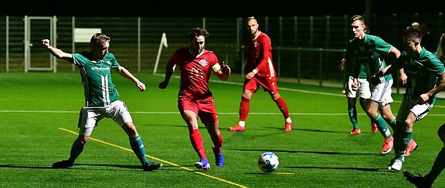 Bild 7: FC Wallbach feiert beim 3:1 gegen den FC Zell seinen ersten Heimsieg &ndash; und wir haben die Bilder!