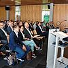 Oberbürgermeister Bernd Häusler bergrüßt zahlreiche Experten in der Bildungsakademie zum Thema „Wasserstoff als Treiber für regionale ...