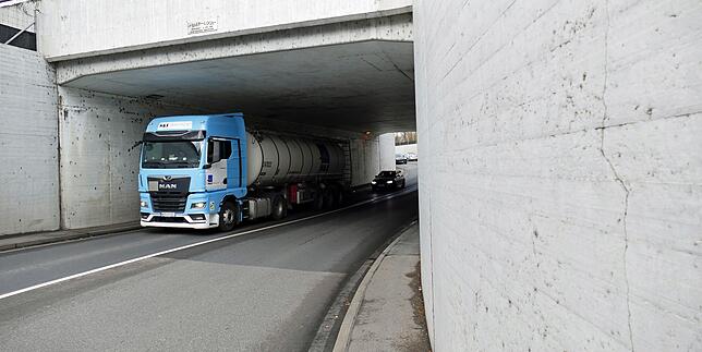 Zahlreiche Konstanzer fahren regelmäßig – mancher sogar täglich auf dem Weg zur Arbeit – durch die Bahnunterführung „Bärloch“. Diese ...
