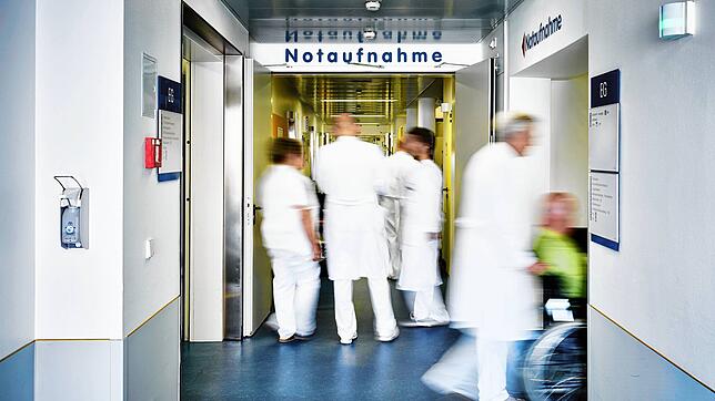 Schon jetzt läuft der Betrieb in der Notaufnahme im Waldshuter Krankenhaus am Limit, wie Geschäftsführer Hans-Peter Schlaudt darstellt. ...