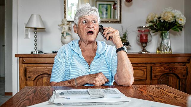 Mit dieser Oma legt sich besser keiner an: Wenn Enkeltrickbetrüger anrufen, alarmiert Marlene Bayer unbemerkt die Polizei, verwickelt ...