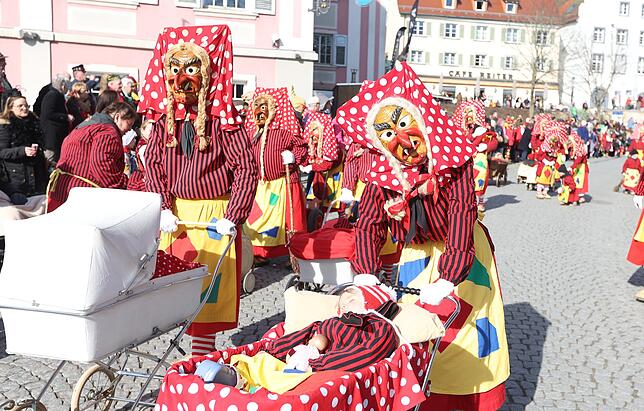 Bild 10: Narren erobern Donaueschingen: Die besten Bilder vom Umzug 2025