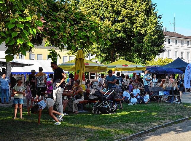 Bild 6: Das Stadtfestsamstag in Markdorf ist ein voller Erfolg
