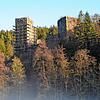 Die Burgruine Roggenbach im Steinatal. Die beiden Bergfriede sind ungewöhnlich und zeugen davon, dass sich im 13. Jahrhundert eine ...