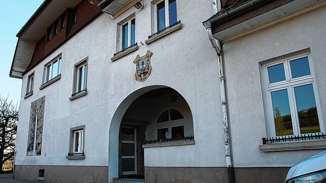 In der jüngsten Sitzung des Ortschaftsrates Indlekofen wurde der Vorschlag gemacht, den Eingangsbereich des Gemeindehauses mit einem ...