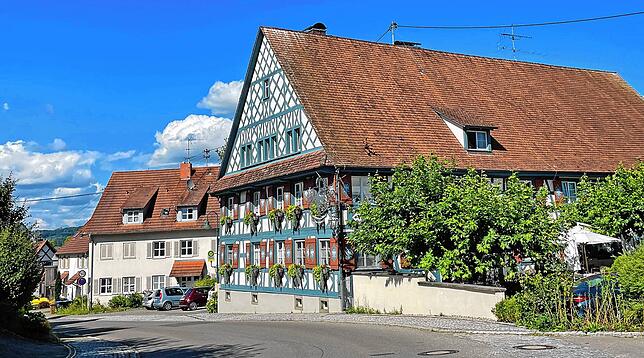 Der Landgasthof „Zum Adler“ ist Ortsbildprägend in Lippertsreute.